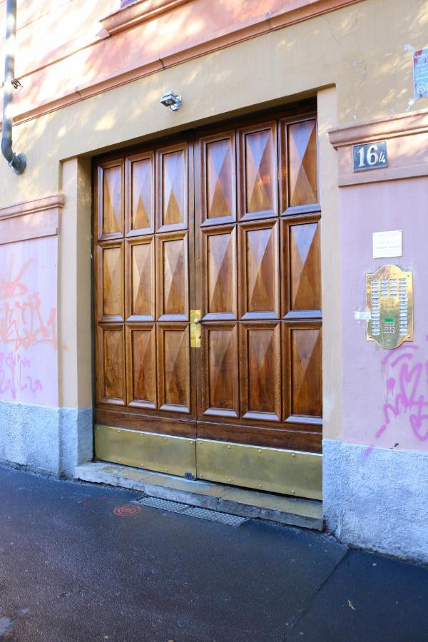 Charming Apartment In The Navigli District - 4 People Милано Екстериор снимка
