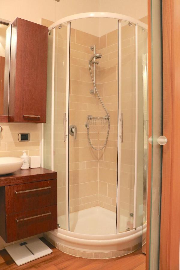 Charming Apartment In The Navigli District - 4 People Милано Екстериор снимка