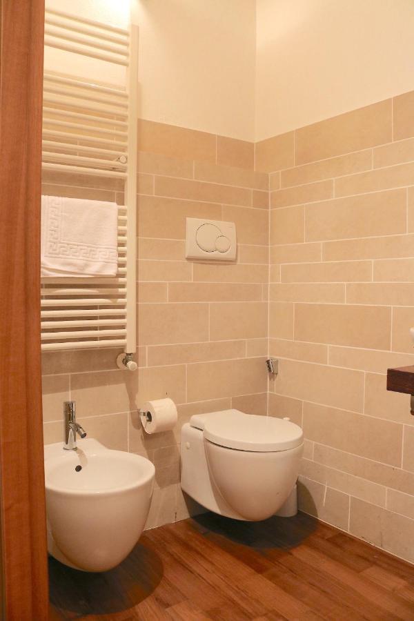 Charming Apartment In The Navigli District - 4 People Милано Екстериор снимка