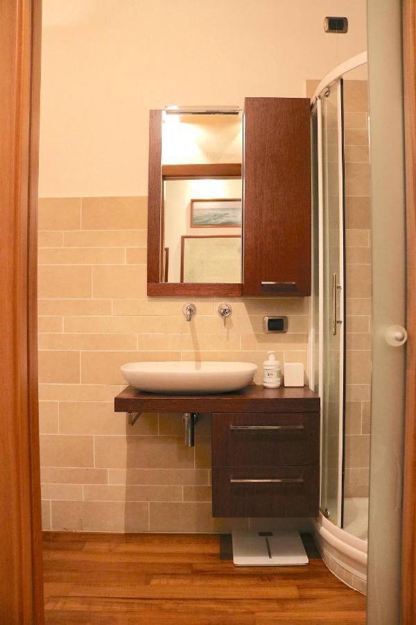 Charming Apartment In The Navigli District - 4 People Милано Екстериор снимка