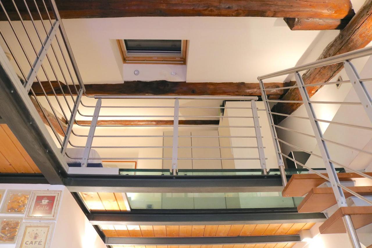 Charming Apartment In The Navigli District - 4 People Милано Екстериор снимка