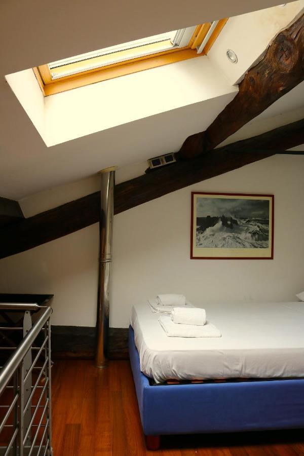 Charming Apartment In The Navigli District - 4 People Милано Екстериор снимка